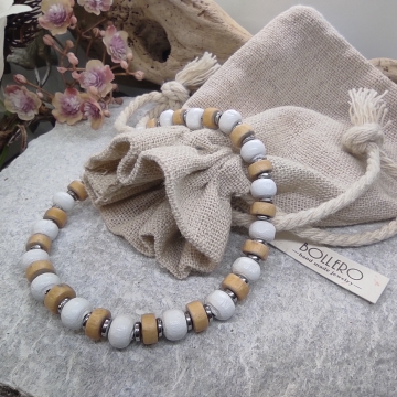 Náramek z bílých a hnědých...