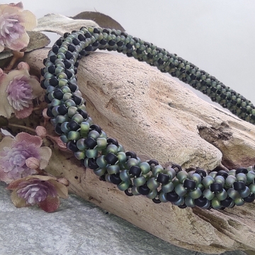 Náramek tmavě zelený