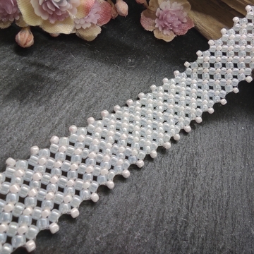 Náramek bílý opál